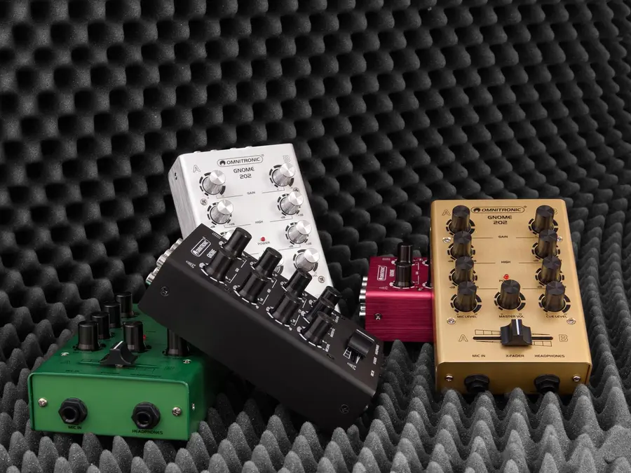 OMNITRONIC GNOME-202 Mini mixer red 