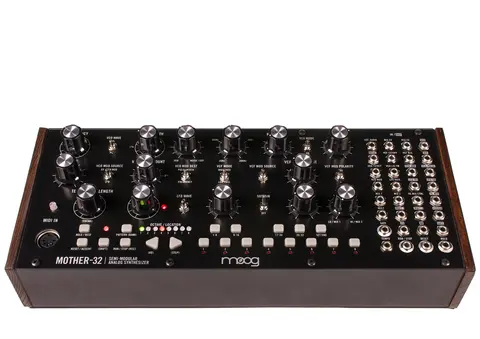 Moog Mother-32 Modular Synthesizer Semimodulær, 32 step seq, 2xFilter, Osc