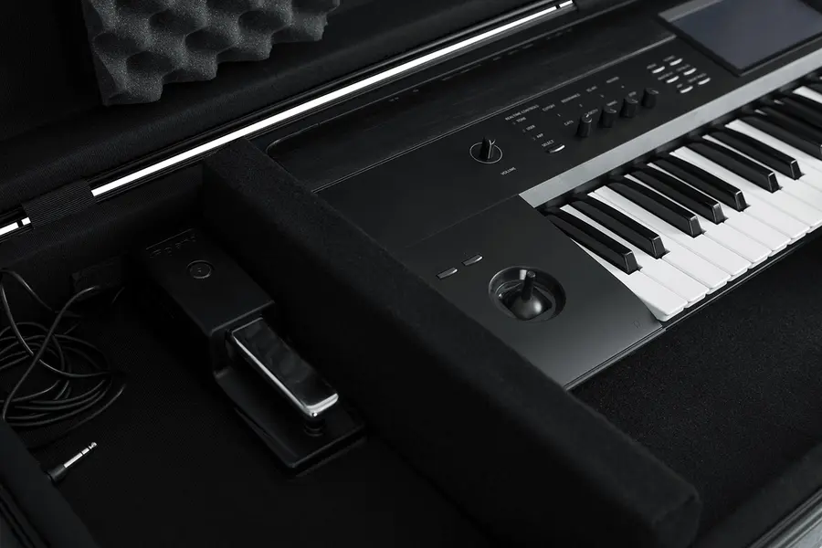 Gator GTSA-KEY76D DEEP 76-note TSA Keyboard Case w/ Wheels 
