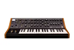 Moog Subsequent 37, standard utgave