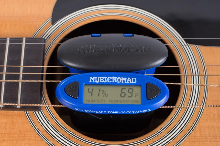 Music Nomad MN306 Humitar + HumiReader Premium Humidity Care System 