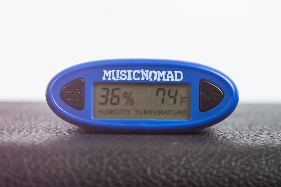 Music Nomad MN306 Humitar + HumiReader Premium Humidity Care System 