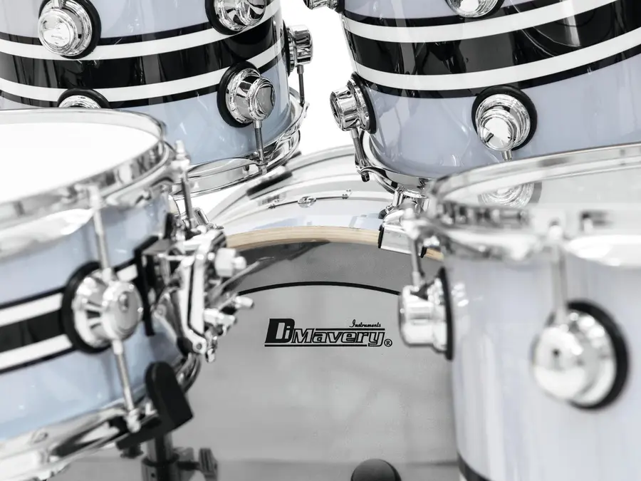 DIMAVERY DS-600 Drum set 10-12-16-22-14 med hi-hat, cymbal stativ, uten cymbaler 