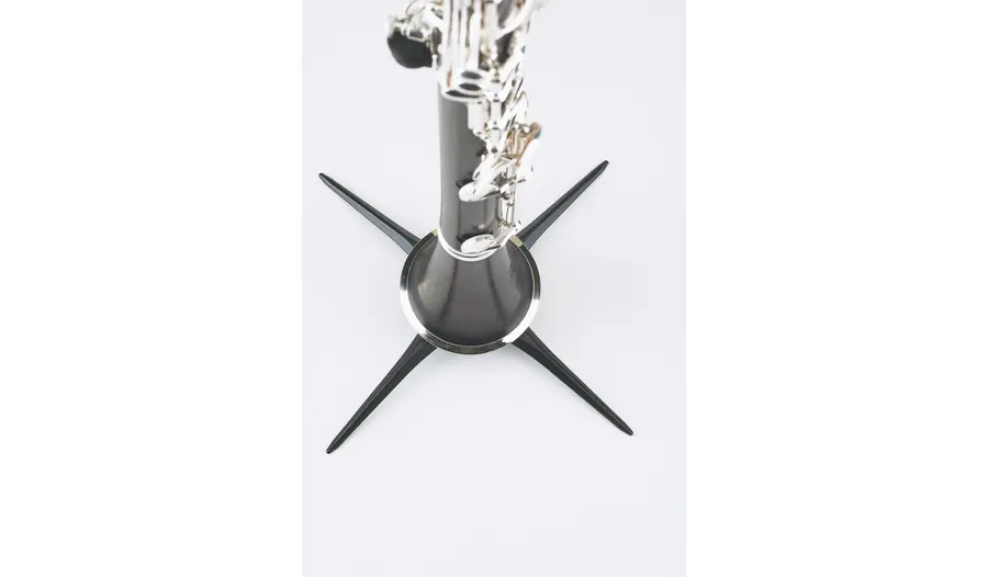 K&M 15222 Clarinet stand, black plastic peg, fits A and B clarinets 