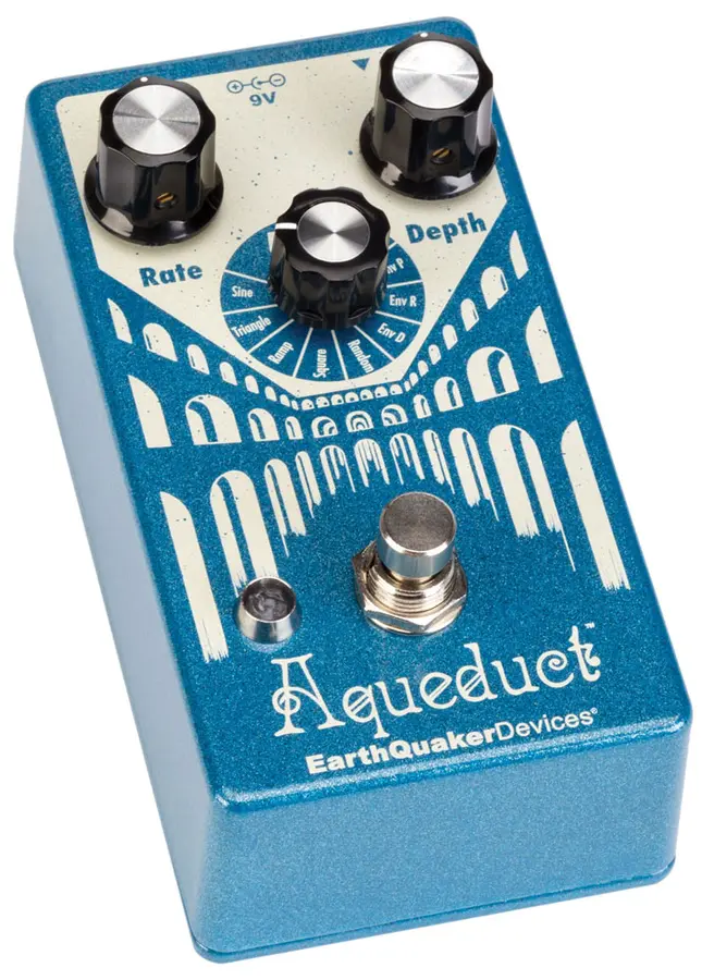 EarthQuaker devices Aqueduct True-pitch Vibrato pedal 