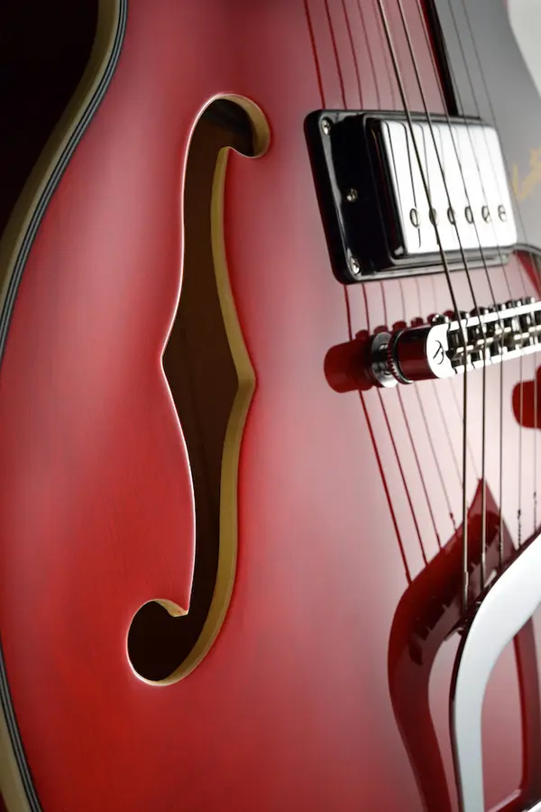 Hagstrom Alvar Wild Cherry Transparent 