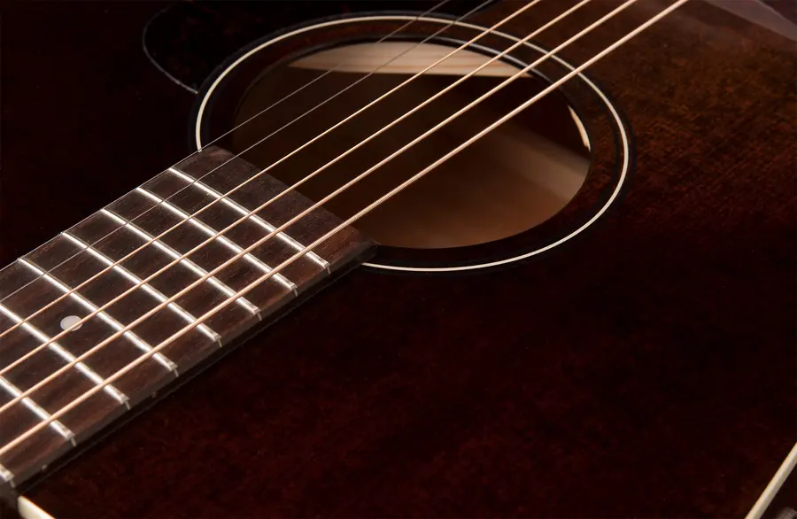 Art & Lutherie Americana Bourbon Burst 