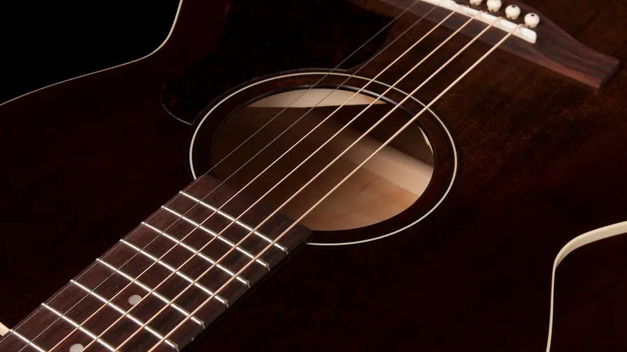 Art & Lutherie Legacy Bourbon Burst 