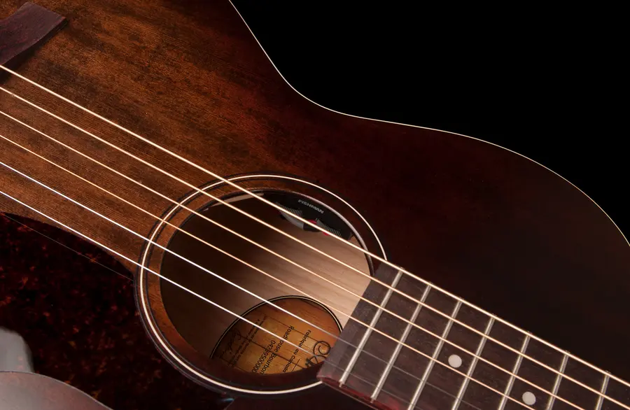 Art & Lutherie Roadhouse Bourbon Burst Godin Q1T electronics 
