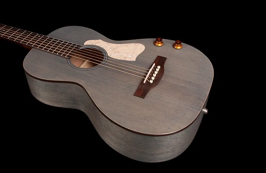 Art & Lutherie Roadhouse Denim Blue Q-Discrete preamp 