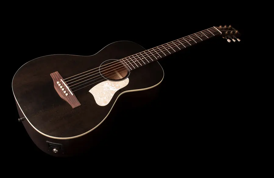 Art & Lutherie Roadhouse Faded Black Godin Q1T electronics 