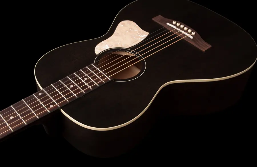 Art & Lutherie Roadhouse Faded Black Godin Q1T electronics 