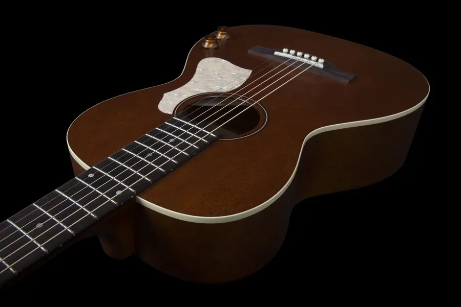 Art & Lutherie Roadhouse Havana Brown Q-Discrete preamp 