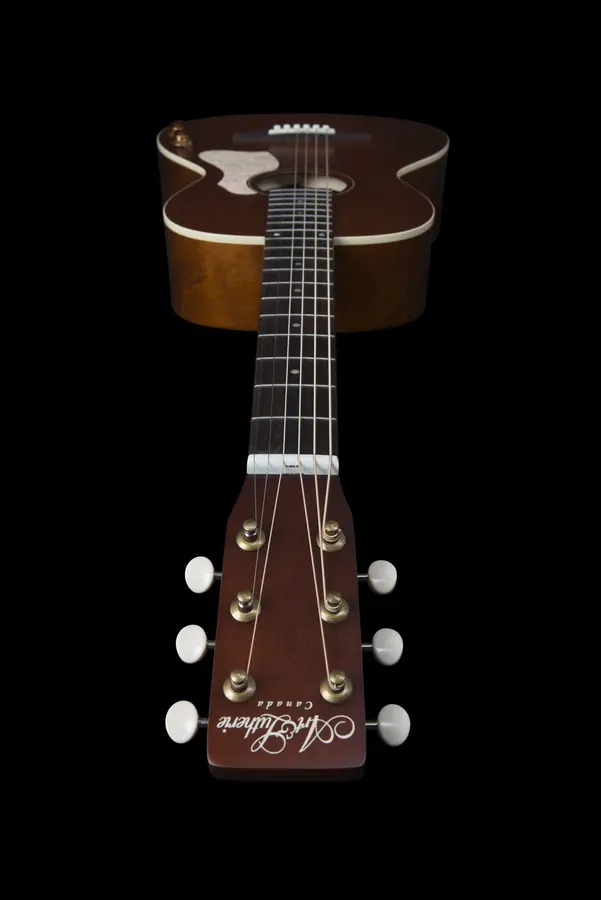 Art & Lutherie Roadhouse Havana Brown Q-Discrete preamp 