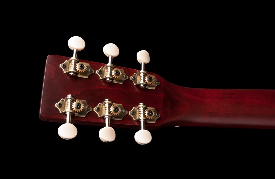 Art & Lutherie Roadhouse Tennessee Red Godin Q1T electronics 