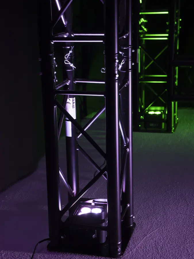 Eurolite LED TL-4 QCL RGB+UV Trusslight 