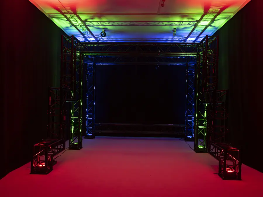 Eurolite LED TL-4 QCL RGB+UV Trusslight 