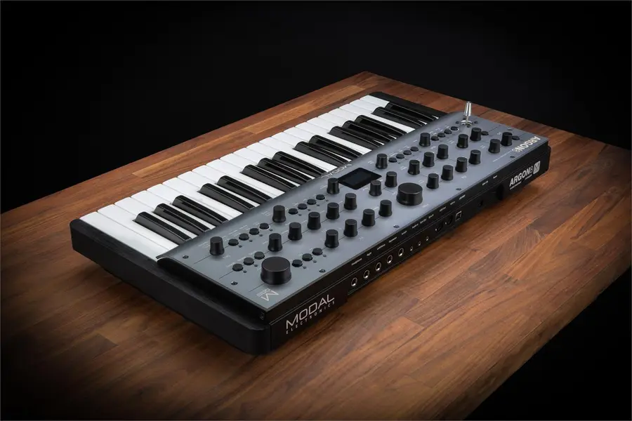 Modal Argon 8 - 37 key Modal Electronics 8 voice synth 