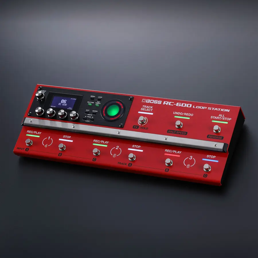 Boss RC-600 6 track pedal looper 