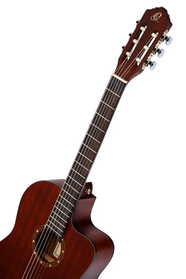 Ortega RCE125MMSN Klassisk gitar 4/4 Size, med mik, Thin, Slim Neck 