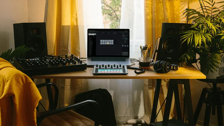 Novation CIRCUIT-RTM Versatile sampler for making and performing beats 