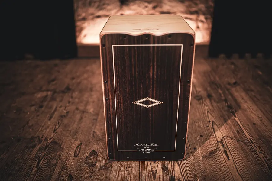 Meinl AETLBE Artisan Cajon, Tango Line Brown Eucalyptus 