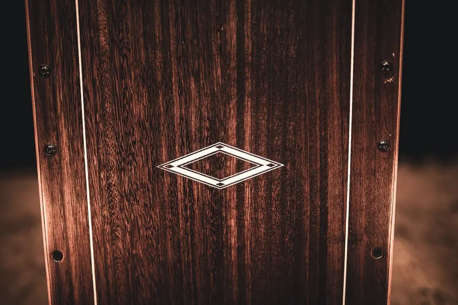 Meinl AETLBE Artisan Cajon, Tango Line Brown Eucalyptus 