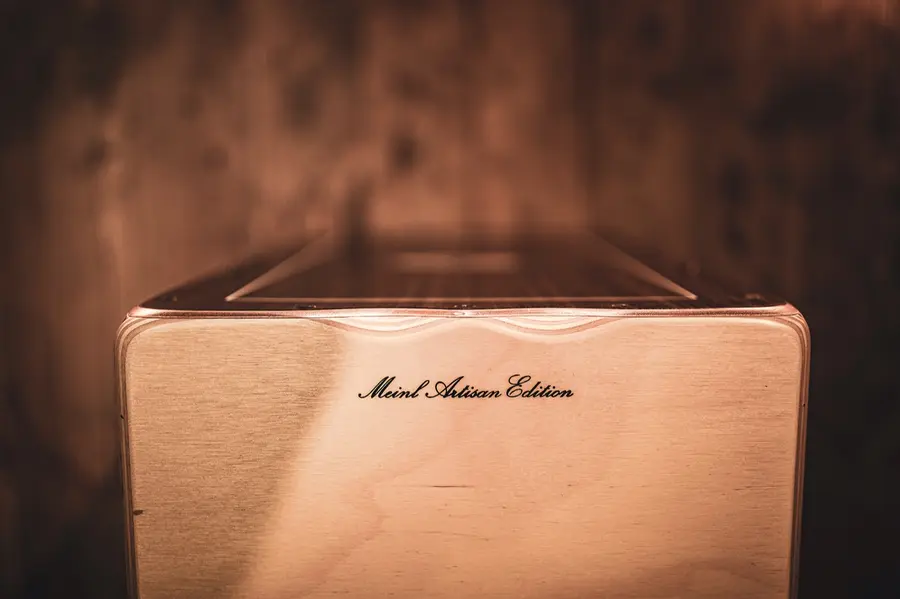 Meinl AETLBE Artisan Cajon, Tango Line Brown Eucalyptus 