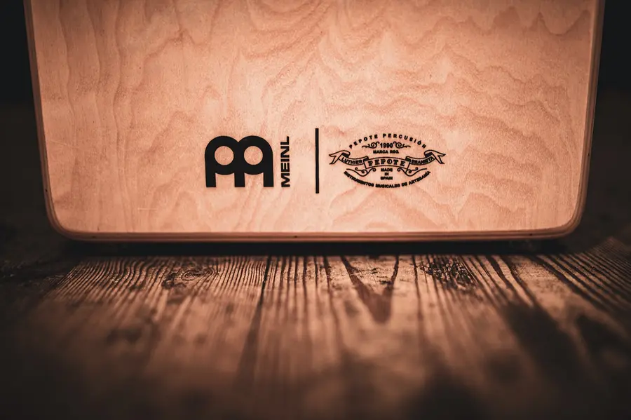 Meinl AETLBE Artisan Cajon, Tango Line Brown Eucalyptus 
