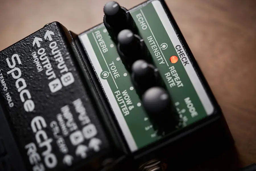 Boss RE-2 Space Echo digital delay 