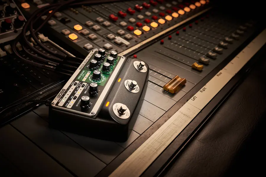 Boss RE-202 Space Echo digital delay 
