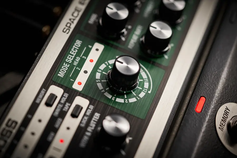 Boss RE-202 Space Echo digital delay 