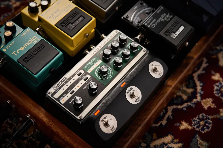 Boss RE-202 Space Echo digital delay 