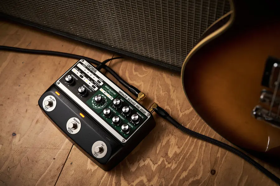 Boss RE-202 Space Echo digital delay 