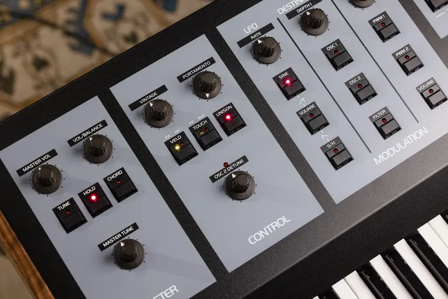 Oberheim OB-X8 Analog Synth 