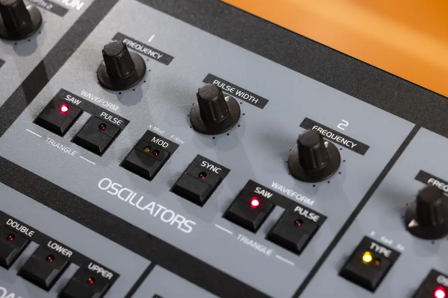 Oberheim OB-X8 Analog Synth 