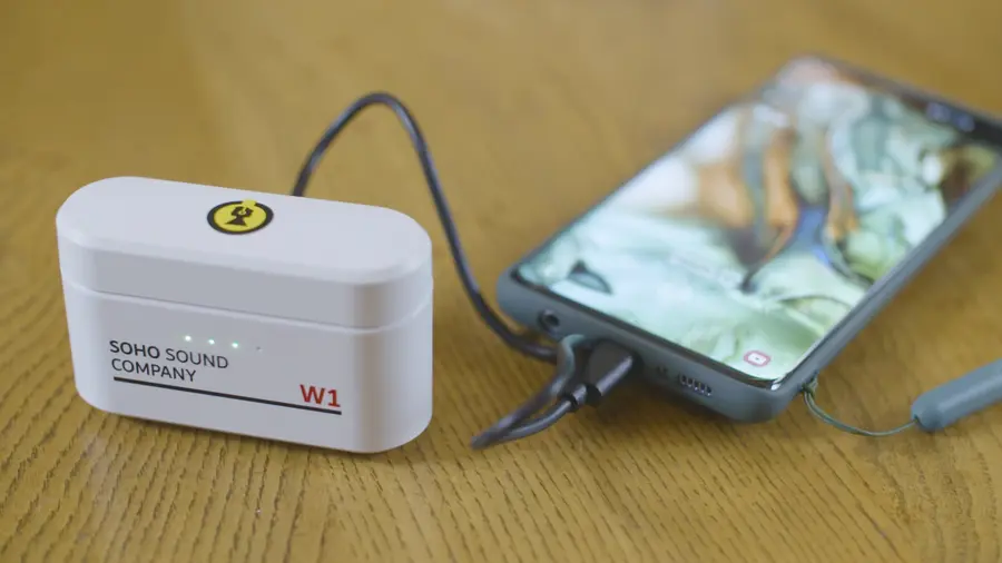 Soho W1 Trådløse øreplugger med innebygd powerbank, White City House 