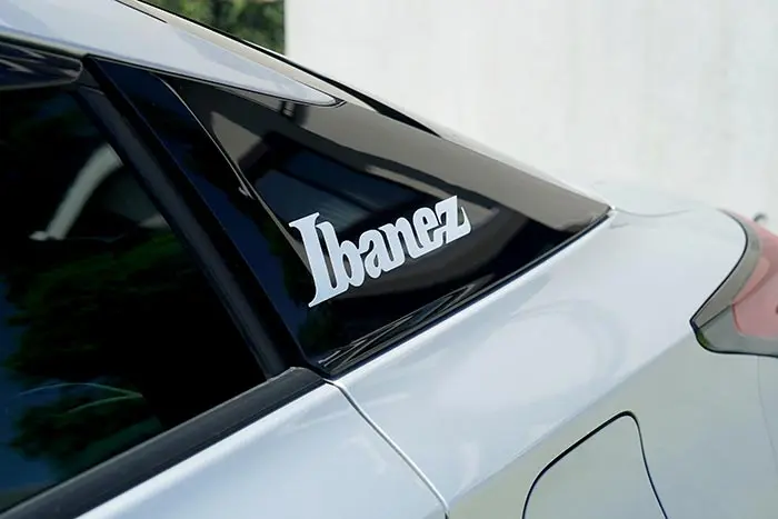 Ibanez ILS1-WH Logo Klistermerke Hvit, 230x56 mm 