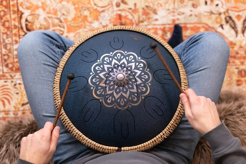 Meinl OSTD2NBE Octave Steel Tongue Drum D Amara, Engraved Floral, Navy Blue 