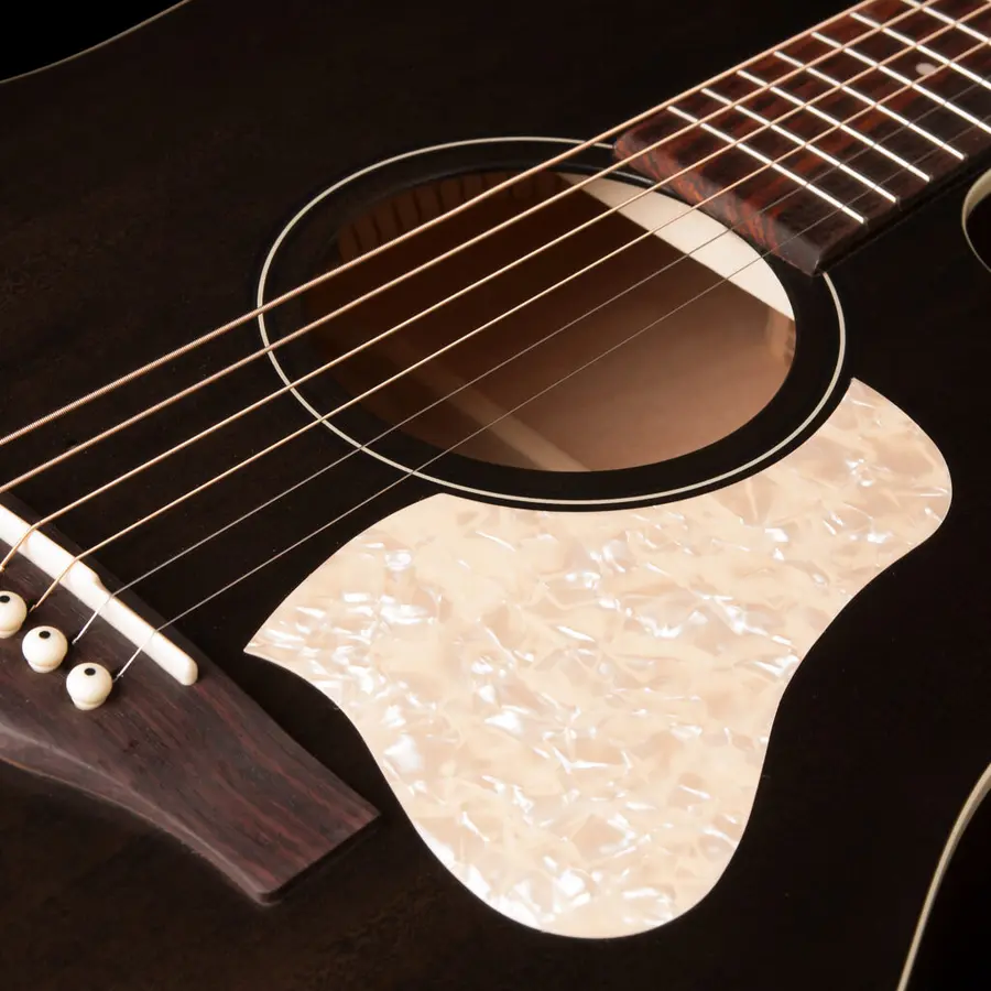 Art & Lutherie Americana Cutaway Faded Black CW Presys II 