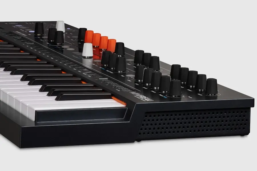 Arturia MiniFreak Hybrid Synthesizer 