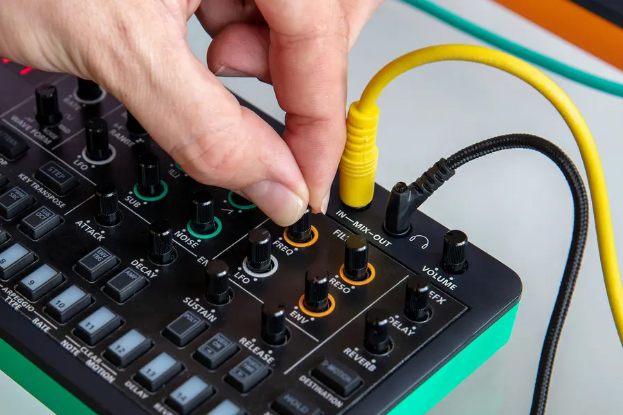 Roland S-1 Tweak Synth Aira Compact 