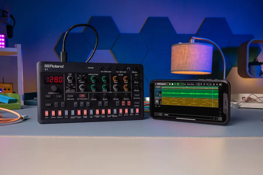 Roland S-1 Tweak Synth Aira Compact 