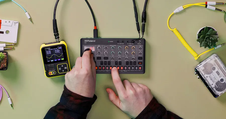 Roland S-1 Tweak Synth Aira Compact 
