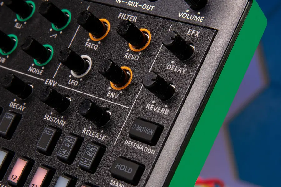 Roland S-1 Tweak Synth Aira Compact 