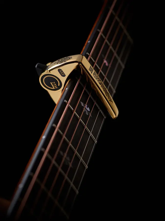 G7th Performance 3 Capo Gitar 6 String Celtic Gold 