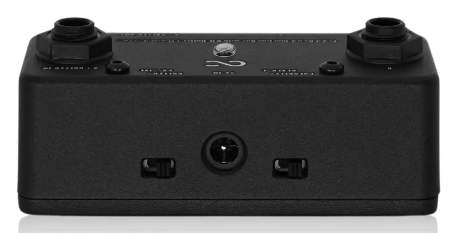 One Control Minimal Pedal Board Junction Box w/BJF Buffer - Pedalboard Patchbay 