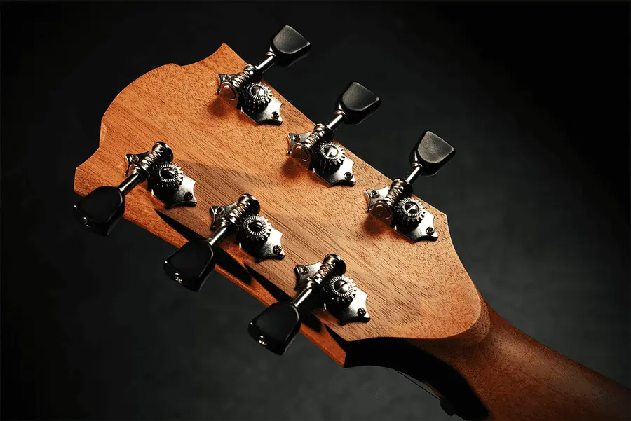 LAG T70DCE-NAT Dreadnought Cutaway Electro 