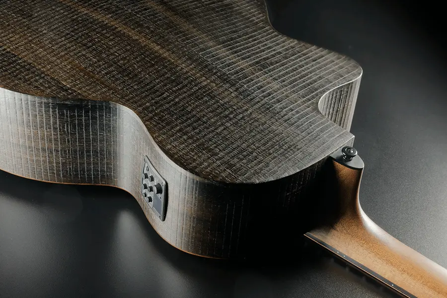 LAG SAUVAGE-BCE Sauvage Bass Acoustic-Electric Jumbo Cutaway 