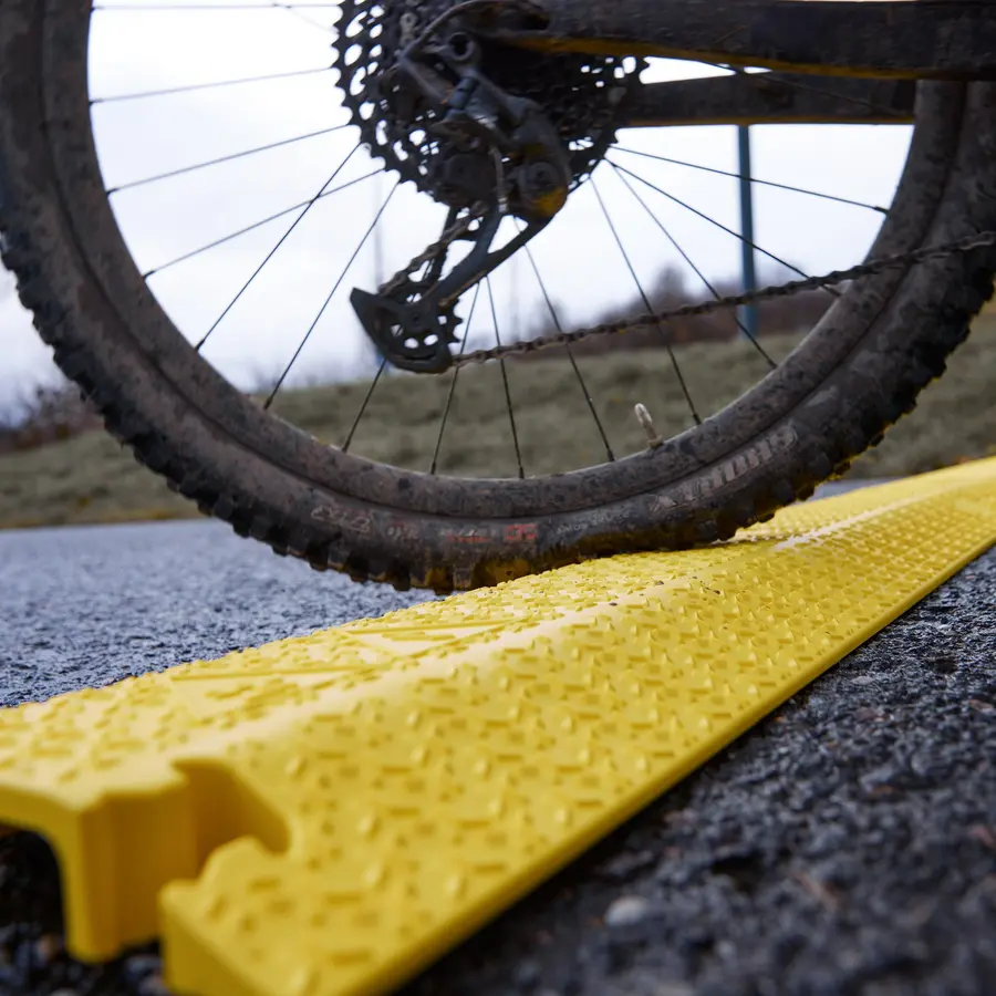 Defender XPRESS 40 YEL R Cable protector 40mm retail, yellow 